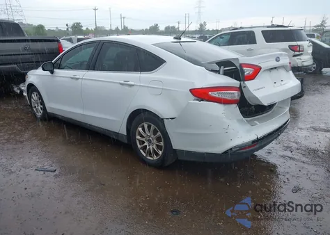 2015 Ford Fusion S z USA, uszkodzony, nr VIN 1FA6P0G74F5114917